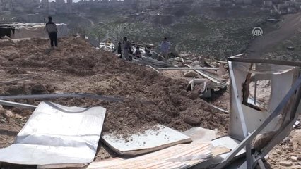 İsrail Askerleri Filistinli Ailenin Evini Yıktı