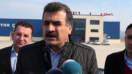 İşten çıkarılan işçiler fabrikanın çatısına çıktı