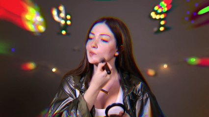 Girls who says 'I'm on the diet' and eats everything but the table make up tutorial