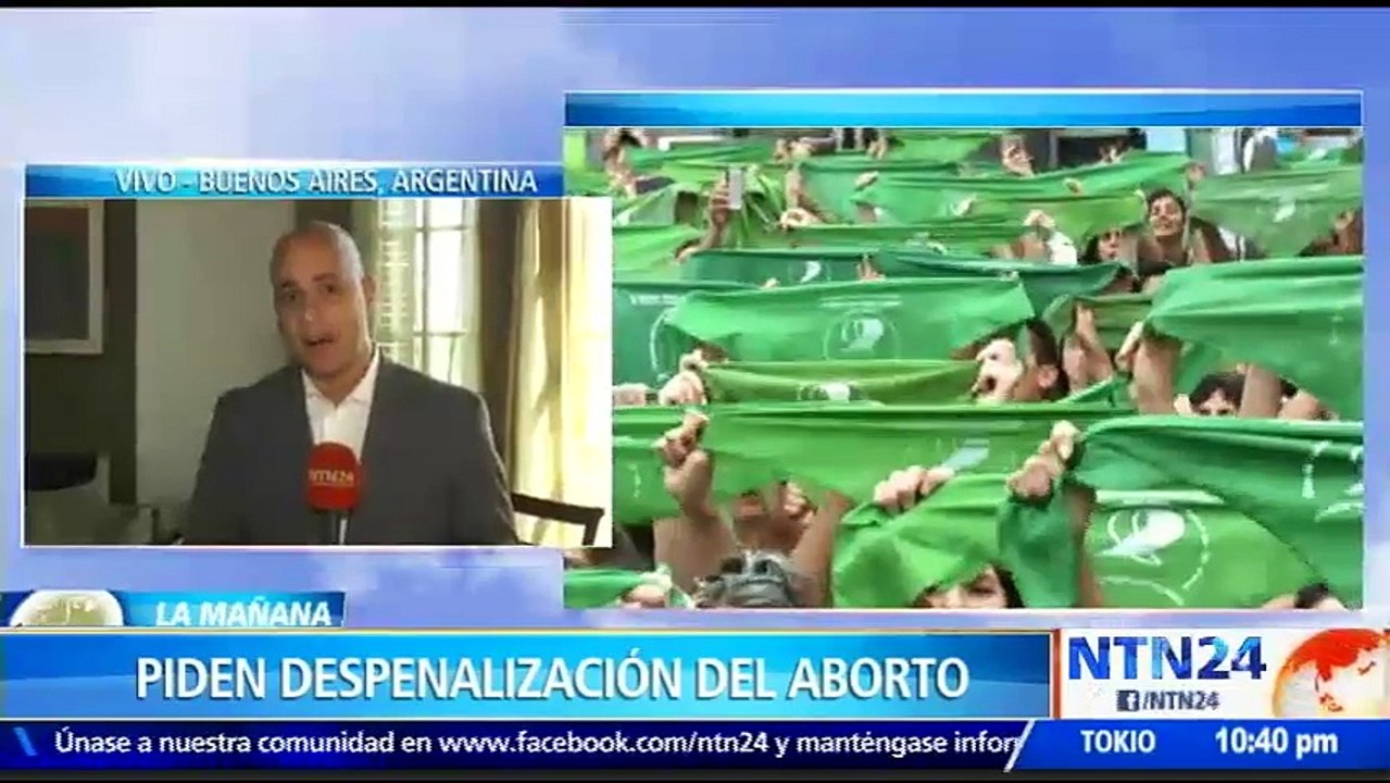 Feministas se congregaron a las afueras del Congreso de Argentina con pañuelos verdes para reclamar la despenalización del aborto