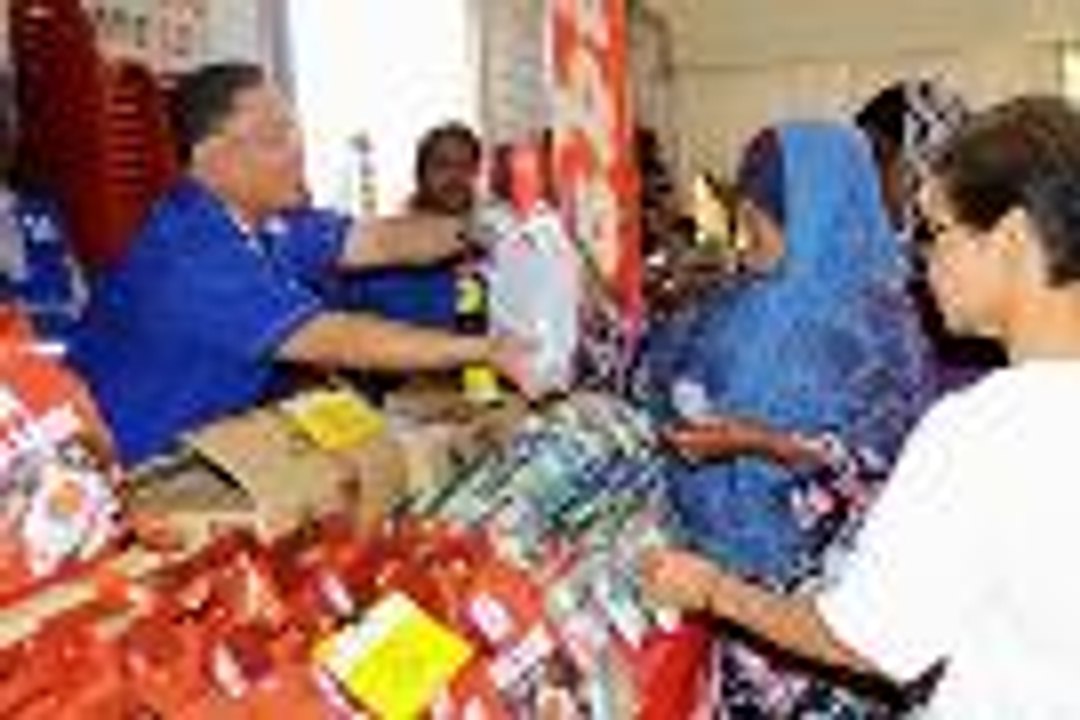 Thousands benefit from cheap sale event to alleviate cost of Chinese New Year shopping