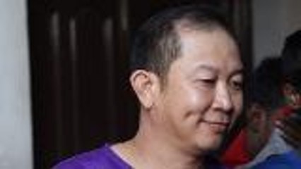 Trader pleads guilty to possessing fake pistol