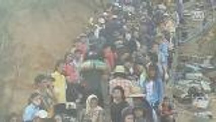 Thai volunteers chip in to help with temple's construction after online plea