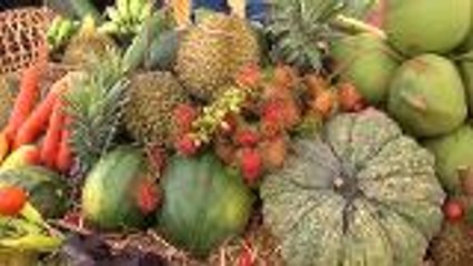Fruit galore at Sisaket’s fruit festival