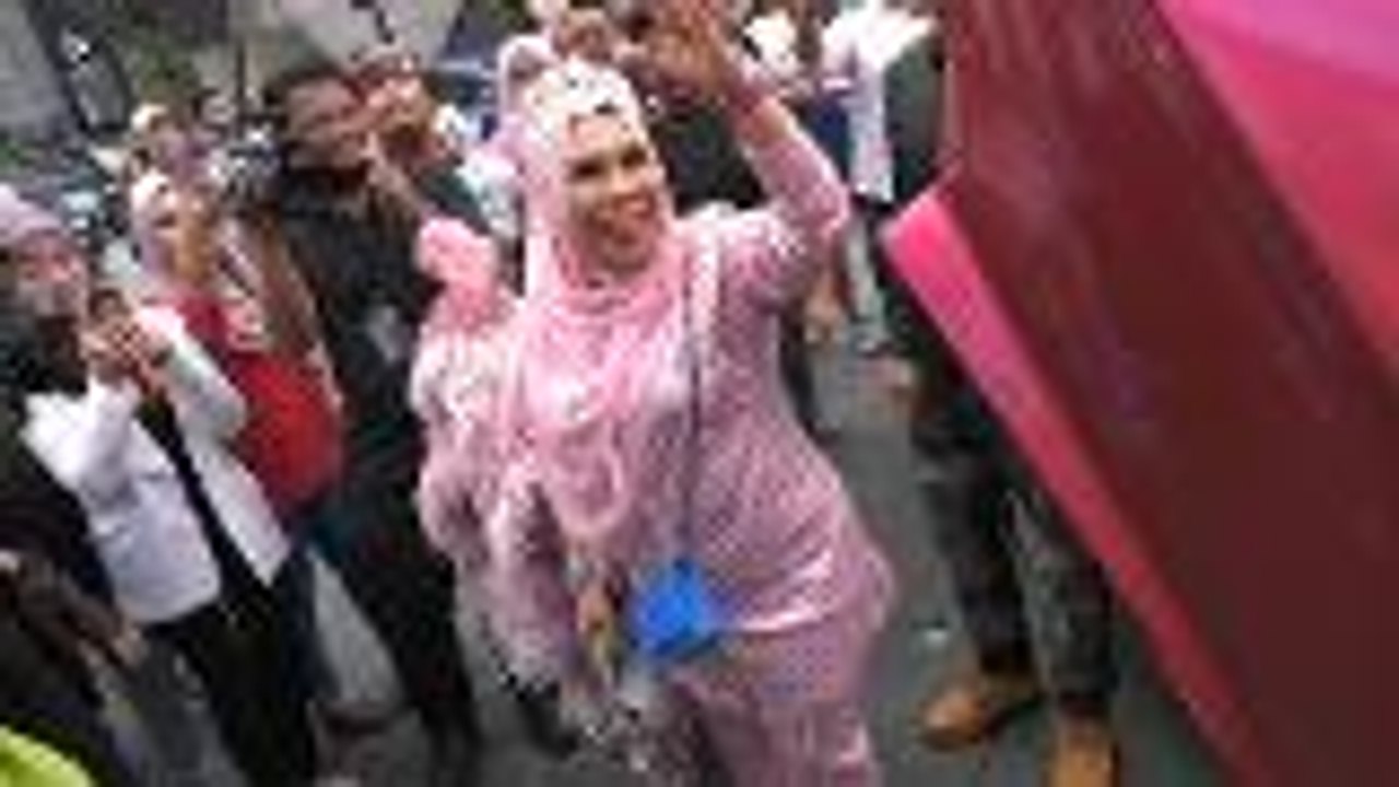 Vida drops music video with OTT mix of sparkles...