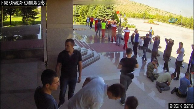 Özel Kuvvetler Komutanlığı'nda derdest edilen darbecileri böyle taşıdılar