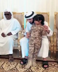 بالفيديو_ في لفتة إنسانية.. _فزاع_ يمازح الطفلة فاطمة ابنة الشهيد علي المسماري