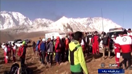 Hallan restos de avión que se estrelló en Irán