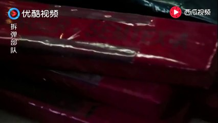 《拆弹部队 The Hurt Locker》见到如此恶心的人肉炸弹，见过大场面的美国大兵，都快吐了！