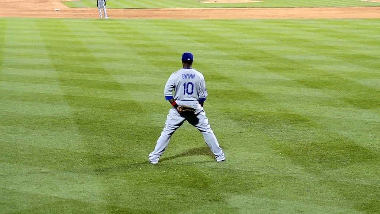 Meilleure réponse à des fans énervés.. il fait parler son gant de baseball