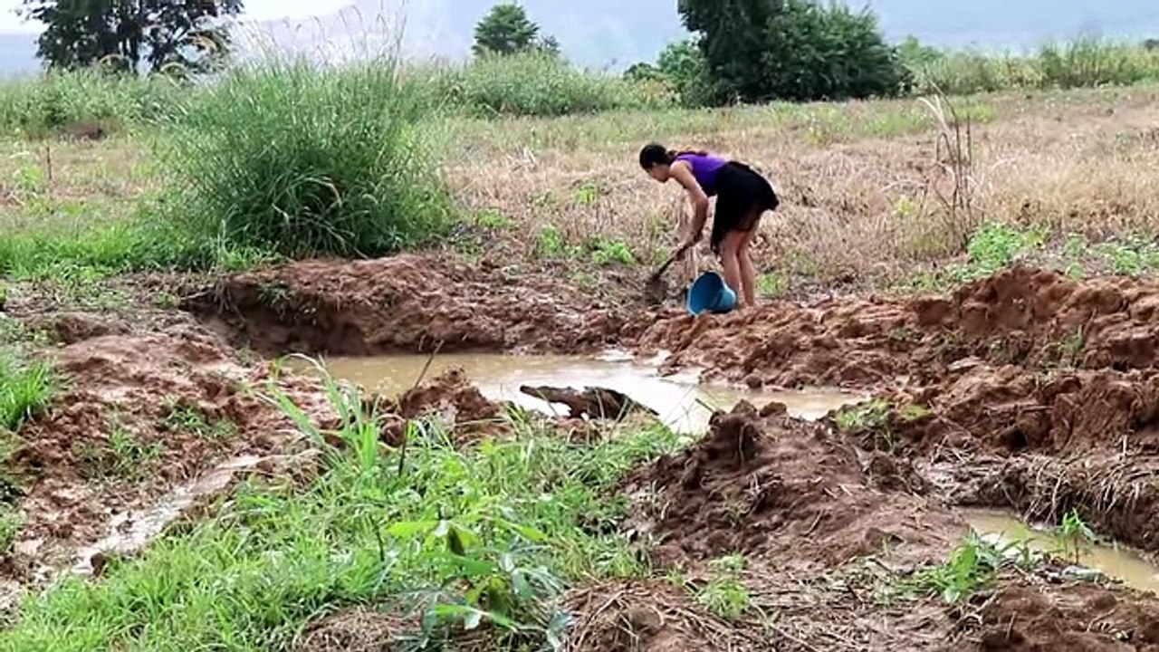 asyalı kızların ilginç balık avlama teknikleri elle balık nasıl yakalanır