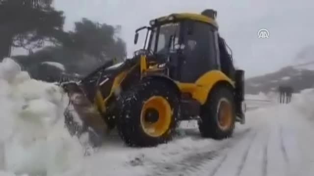 Büyükşehir Belediyesinden Karla Mücadele Çalışmaları