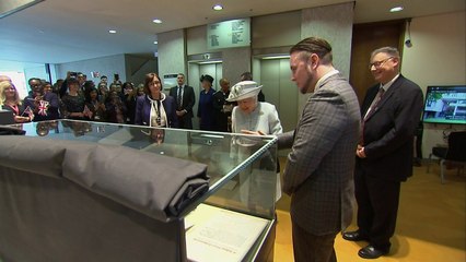 Queen visits 500-year-old Royal College of Physicians