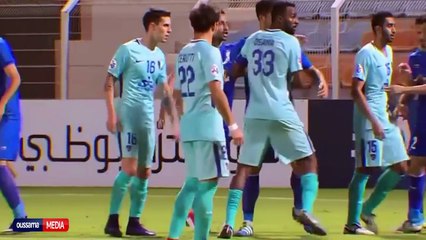 تحركات الفنان أشرف بنشرقي في مباراة الهلال ضد استقلال طهران.