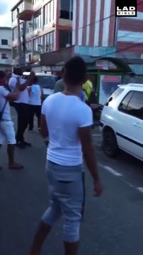 Il défonce le sabot de la fourrière posé sur sa voiture à coup de marteau!