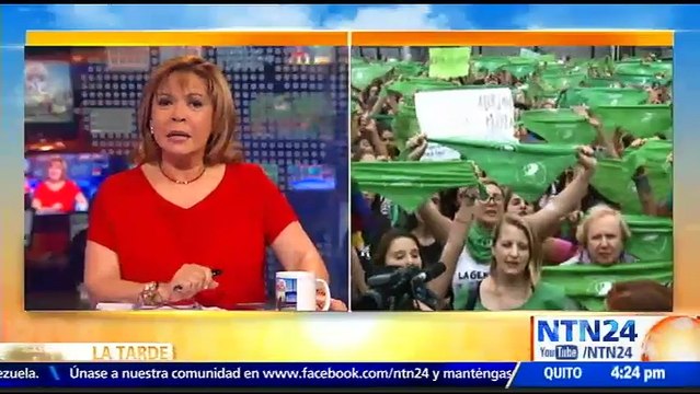 Feministas se congregaron a las afueras del Congreso de Argentina con pañuelos verdes para reclamar la despenalización del aborto