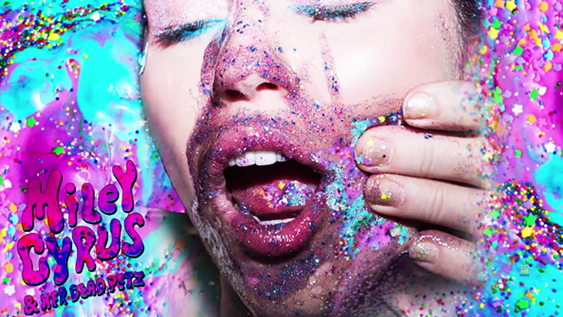 Miley Cyrus et The Flaming Lips prévoient donner un concert nus