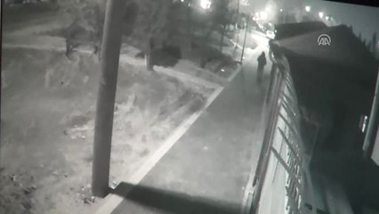 Kar Maskeli ve Silahlı Soygun Güvenlik Kamerasında