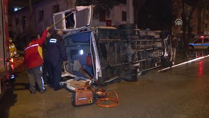 Başkentte Otomobil Servis Aracına Çarptı