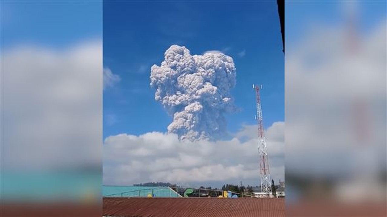 Asche und Glut: Vulkanausbruch in Indonesien