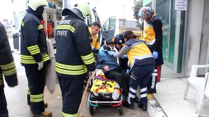 Kamyonetle otomobil çarpıştı: 3 yaralı - EDİRNE