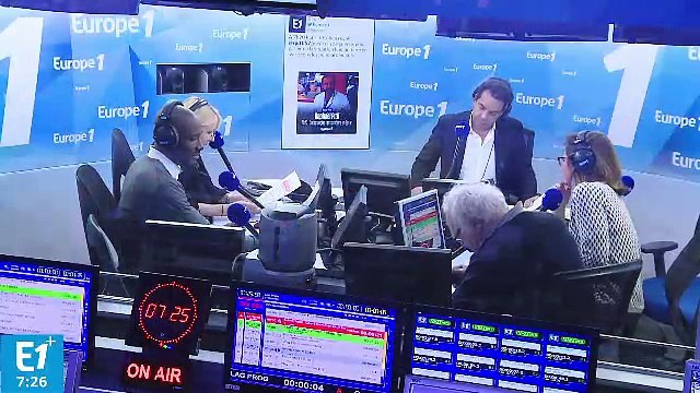 Donald Trump à Marion Maréchal : Je suis si heureux de te revoir Marion ! T'assois pas là-dessus, c'est mon chapeau du Ku Klux Klan !