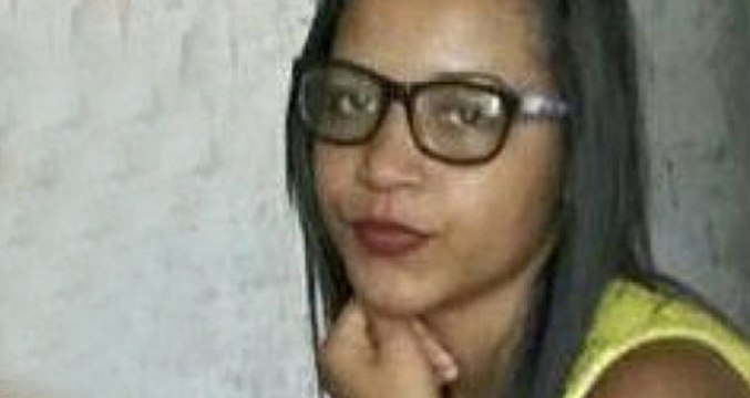 Şarja Takılı Cep Telefonu ile Konuşurken Elektrik Akımına Kapıldı, Telefon Kulağında Eridi