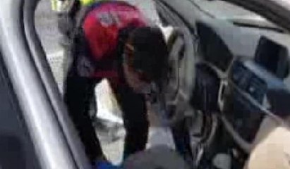 Lüks otomobilin gizli bölmesinde Glock çıktı