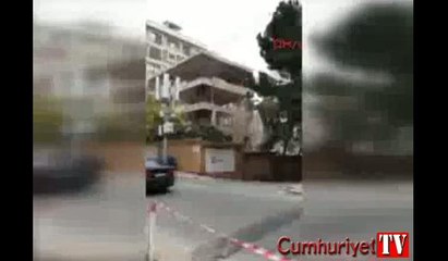 Korku dolu anlar! Kadıköy'de yıkım sırasında bina çöktü