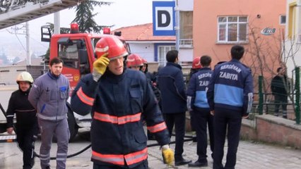 3 katlı binanın zemin katında yangın çıktı, 2 çocuk evde mahsur kaldı
