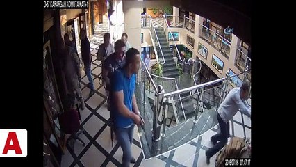 İşte Darbe karşıtı askerlerin Özel Kuvvetler Karargahına girme anı