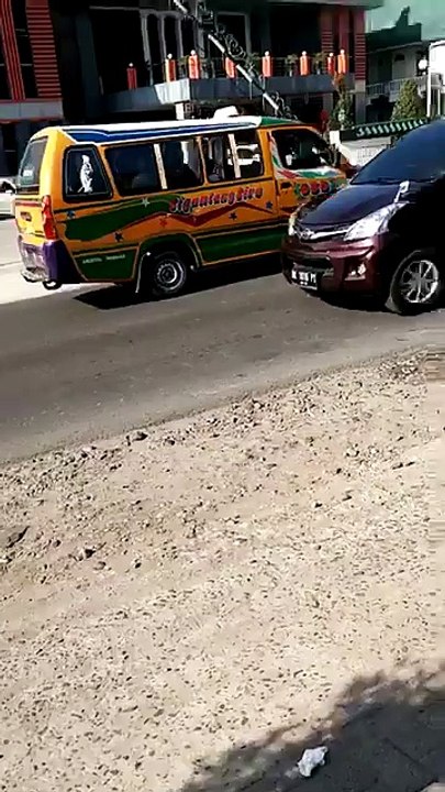 Indonésie :  Erruption gigantesque et incroyable d'un volcan