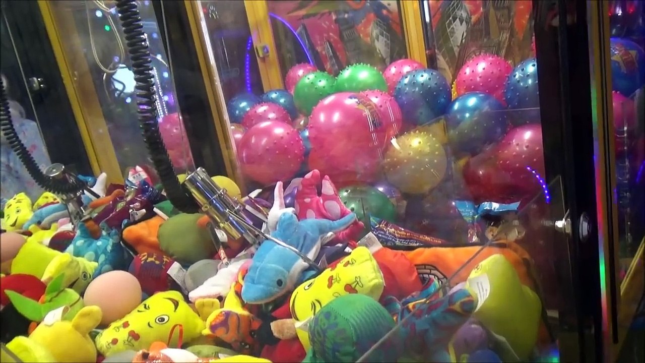 Granny Claw Machine Wins Skee Ball Crane Games Stuffed Toys Pinball Candy Motorcycle Basketball