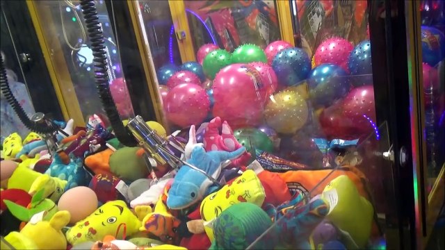 Granny Claw Machine Wins Skee Ball Crane Games Stuffed Toys Pinball Candy Motorcycle Basketball