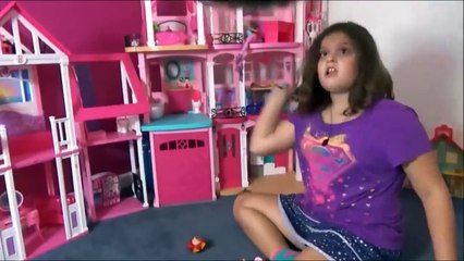 Victoria Spatula Girl vs Rat Annabelle & Rex The Dinosaur Toy Freaks Family