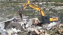 İsrail Kudüs'te Filistinlilere ait bir ev ve dükkanı yıktı - KUDÜS