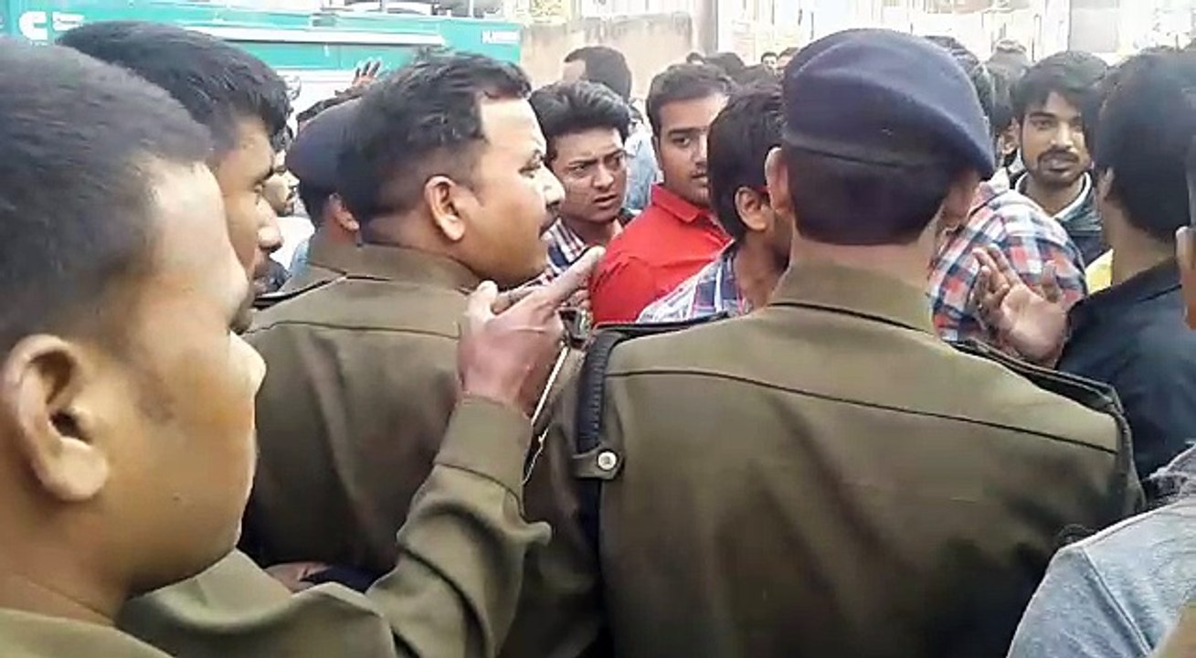 police hai ya gunda kahta hai dekh lenge