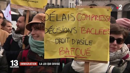 Immigration : le projet de loi de Gérard Collomb divise
