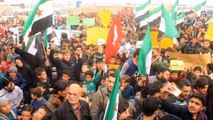 İşgal altındaki Suriyeliler Zeytin Dalı Harekâtına destek gösterisi yaptı