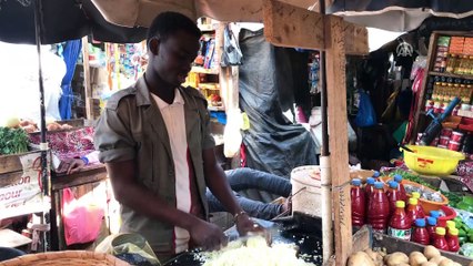 Senegalli pazarcılardan doğranmış soğan hizmeti - DAKAR