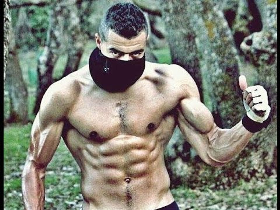 بروسلي الشرطة المغربية يرد على مثيري الشغب بالديربي البيضاوي