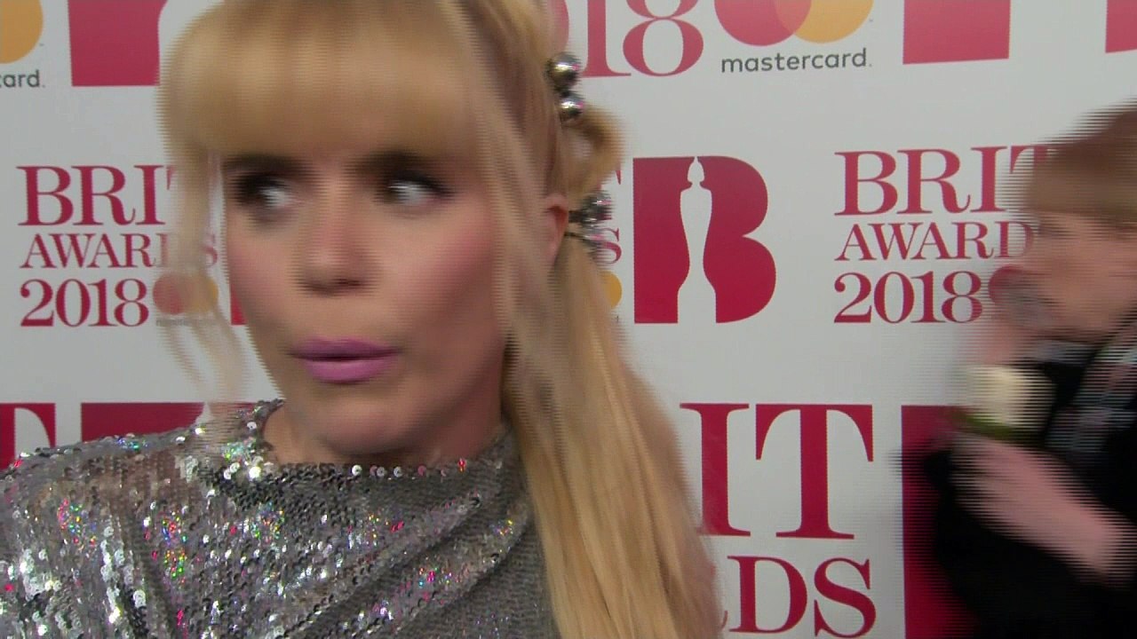 Paloma Faith doesn't think enough men wear white roses