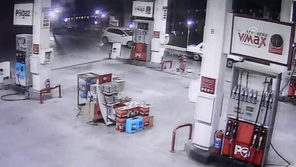 Bir Kişinin Sevdiği Kızın Annesi ve Kardeşlerini Öldürmesi