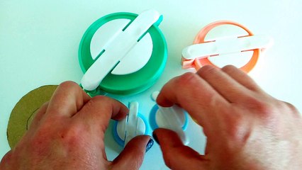 Como hacer POMPÓN de LANA con DIBUJO de CORAZÓN/ How to make WOOLEN POMPON with HEART DRAWING.