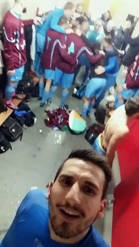 Quand les séniors fêtent leur victoire...ça donne ça!!! :)