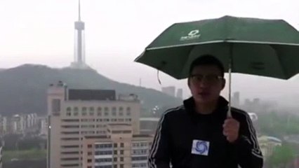 Reportero se salva de milagro tras caerle un rayo