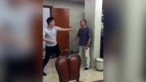 El profesor de artes marciales de acero Lo aguanta todo