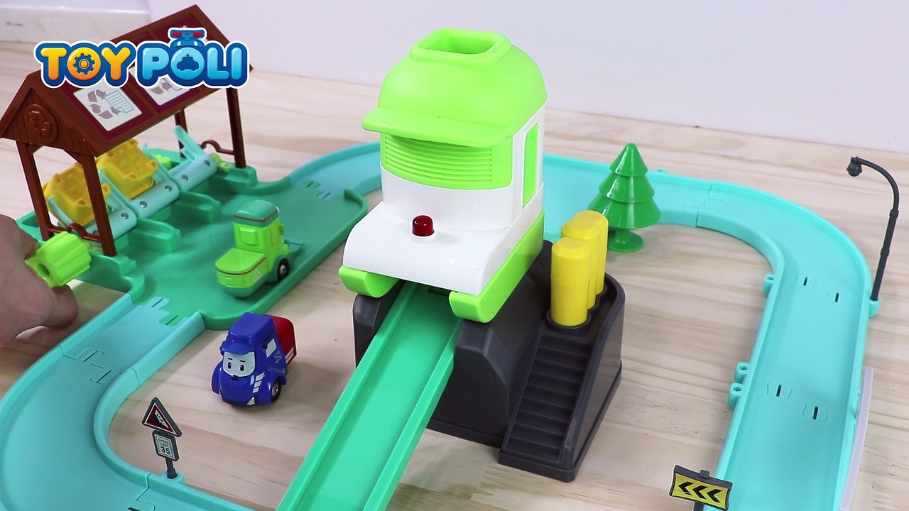 Let's help busy Cleany! | Recycle Playset | TOY POLI
