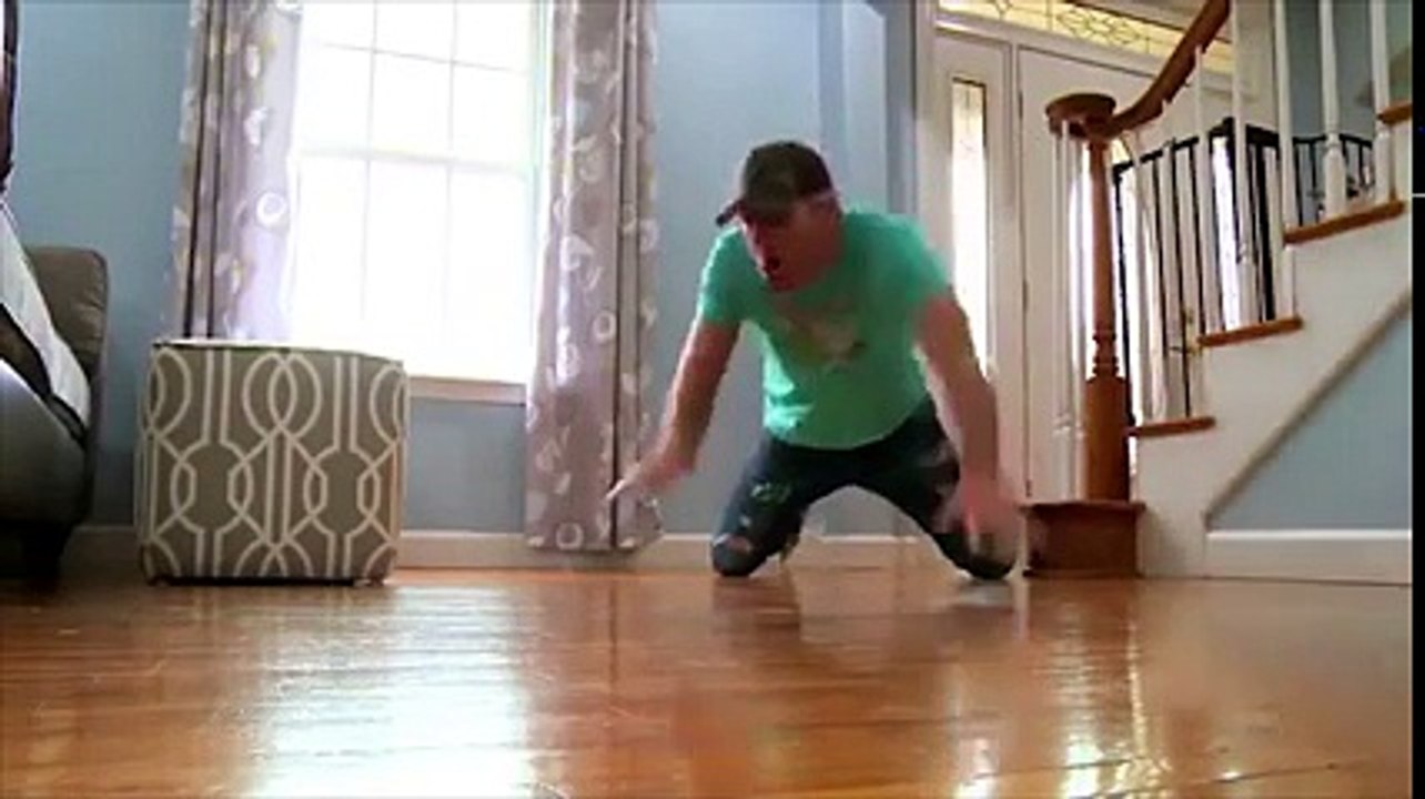 Kedisinin tepkisini merak etti, bu deneyi yaptı