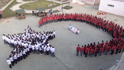 Manisa Afrin'deki Mehmetçikler'e Öğrencilerden Ay-yıldız Figürlü Destek